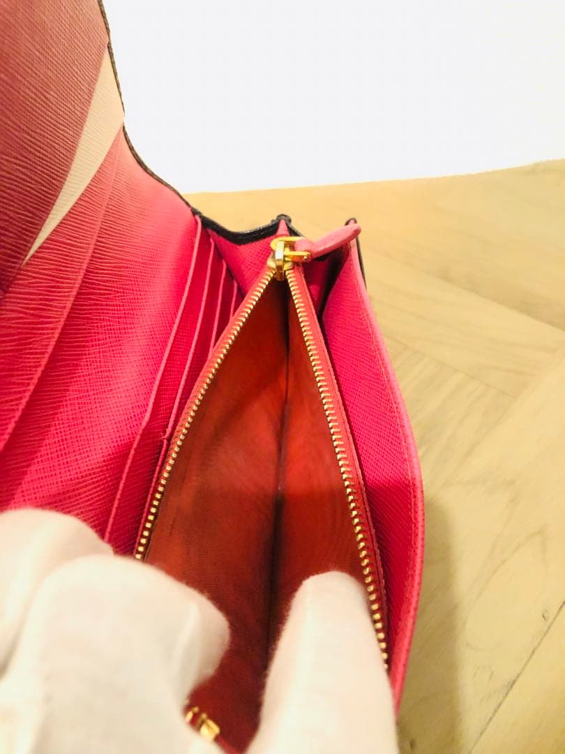 PRADA ブラック 長財布 ジッパー付き