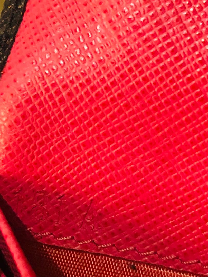 PRADA ブラック 長財布 ジッパー付き