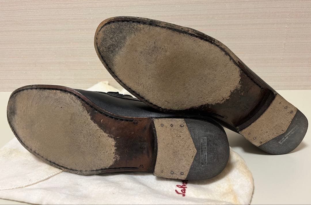 a*A様 【美品】サルヴァトーレ フェラガモ ローファー ブラック 8 EE (