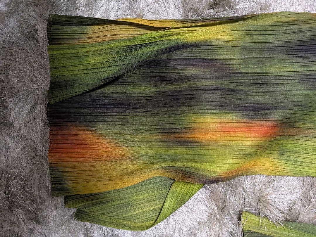 プリーツプリーズ　TURNIP & SPINACH ハイネックカットソー