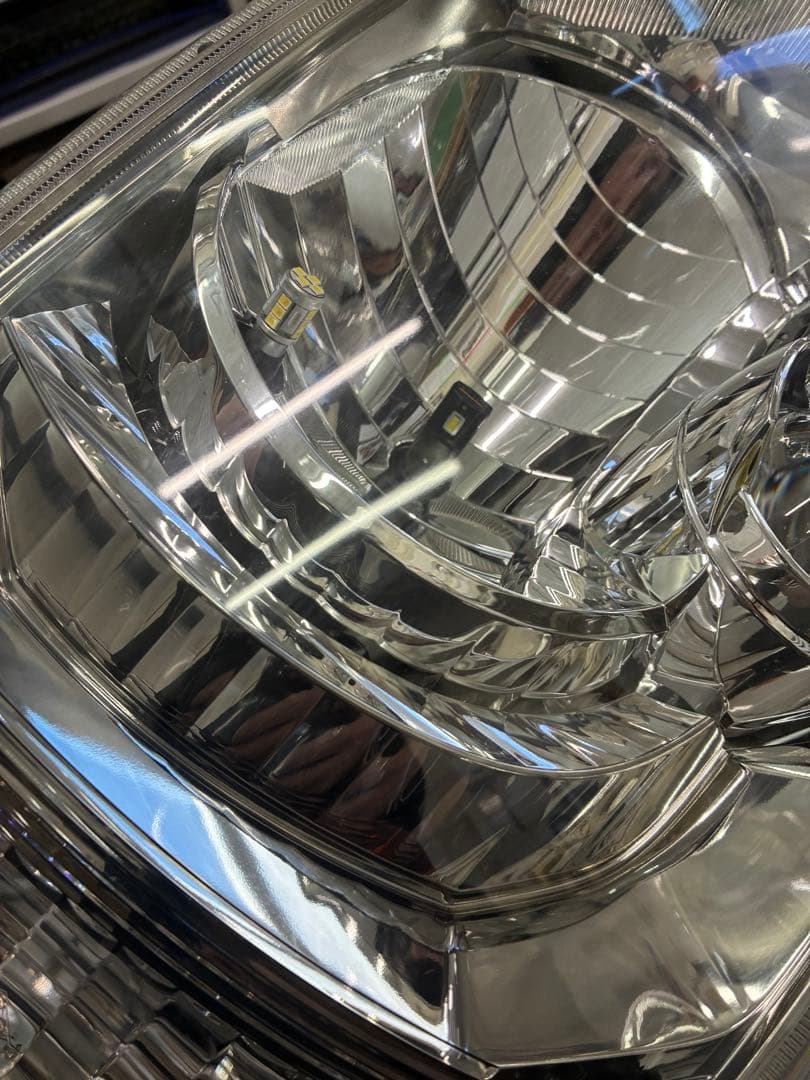 ハイエース　純正　LED ヘッドライト　左右