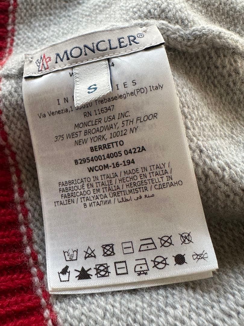 MONCLERモンクレール ニット帽 グレー ロゴワッペン ストライプ