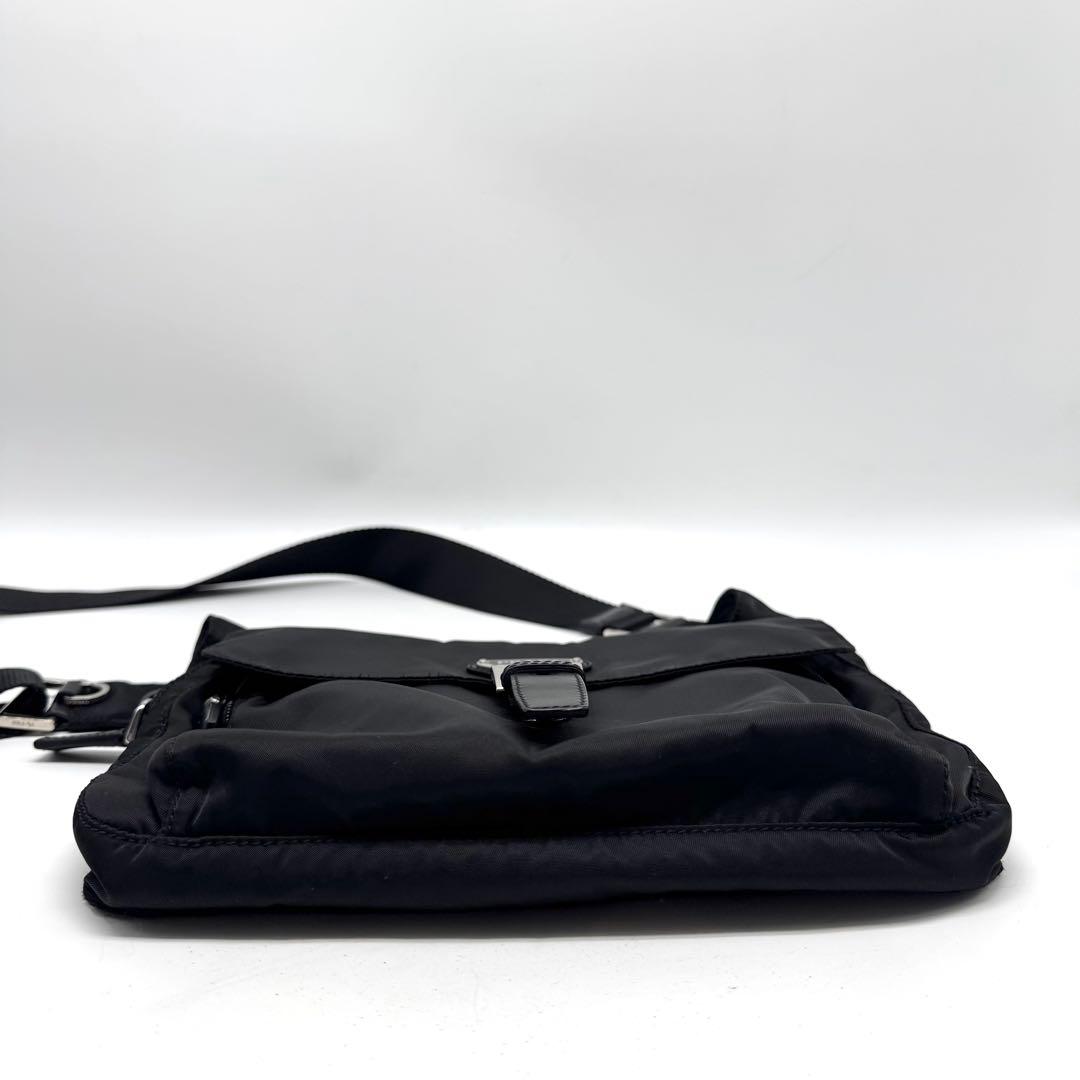 【新品同様・使用感無し】プラダ ショルダーバッグ ポシェット ナイロン 三角ロゴ