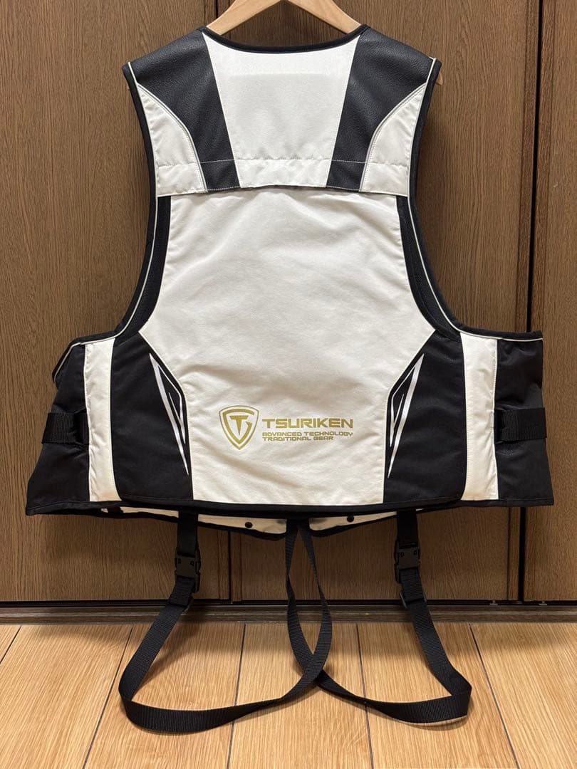 釣研　美品　フローティングベストTV221 ホワイト　XL