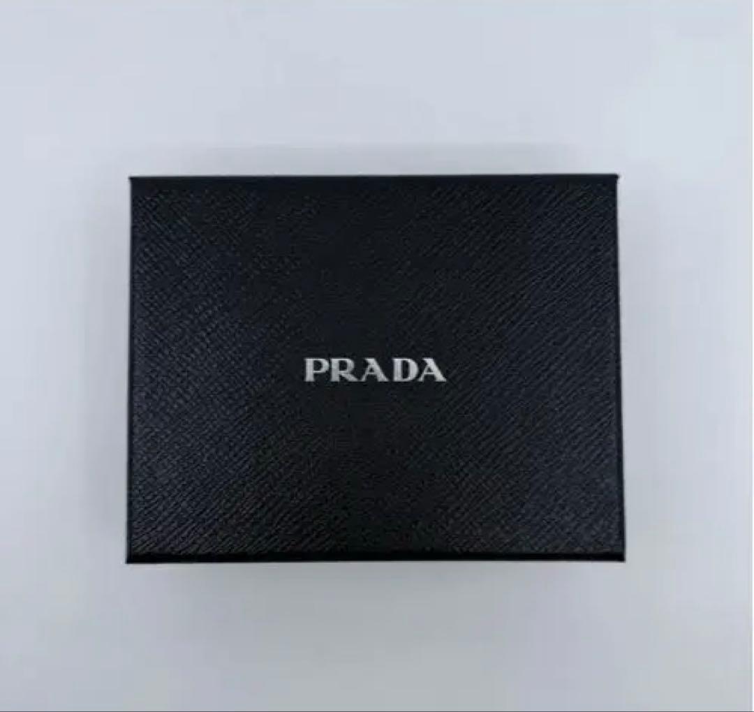 PRADA ブラック 三つ折り財布　証明書付き