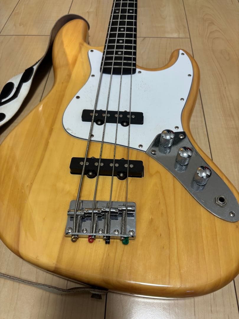 Geek IN Box ウーフィ ベース エレキベース 電装強化済 ケース付き