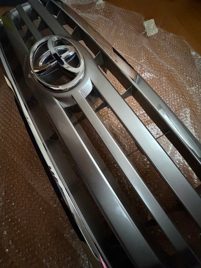 ランクル100純正グリル　後期