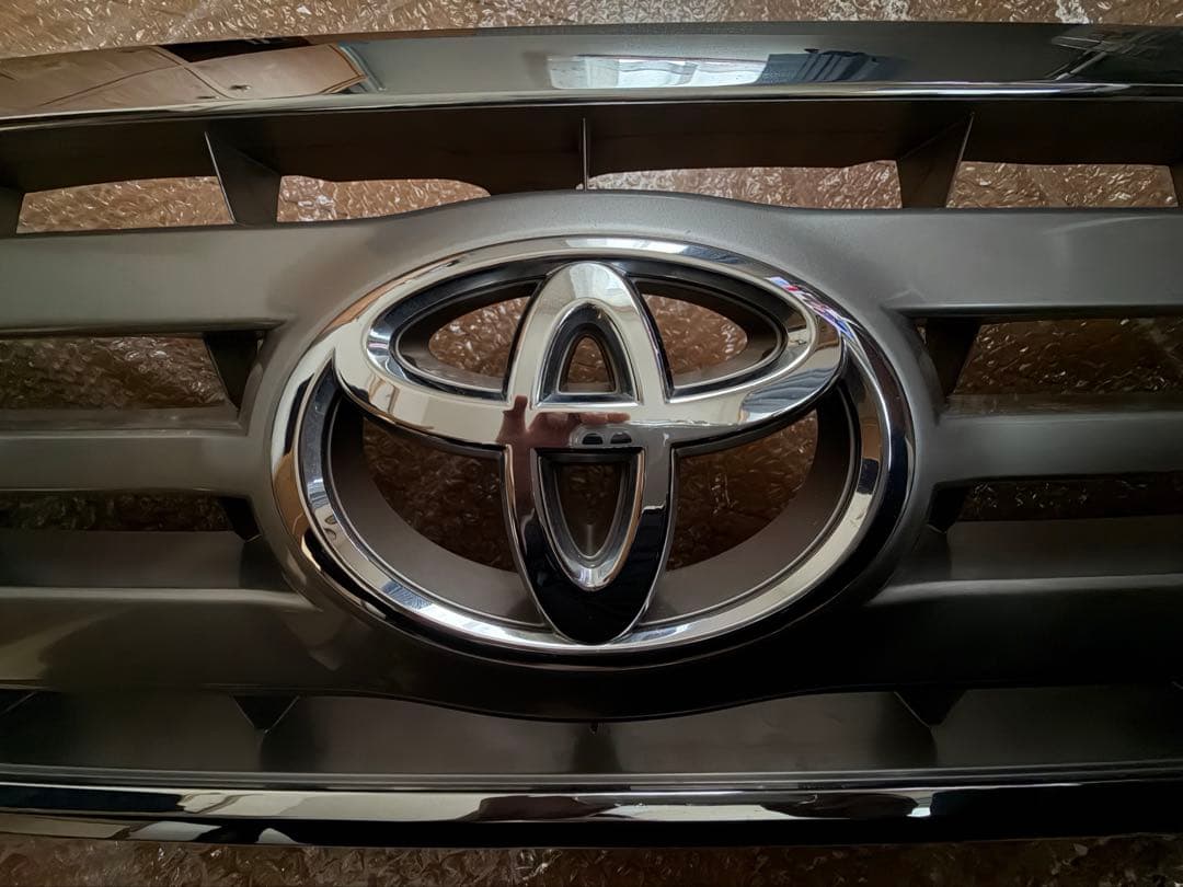 ランクル100純正グリル　後期