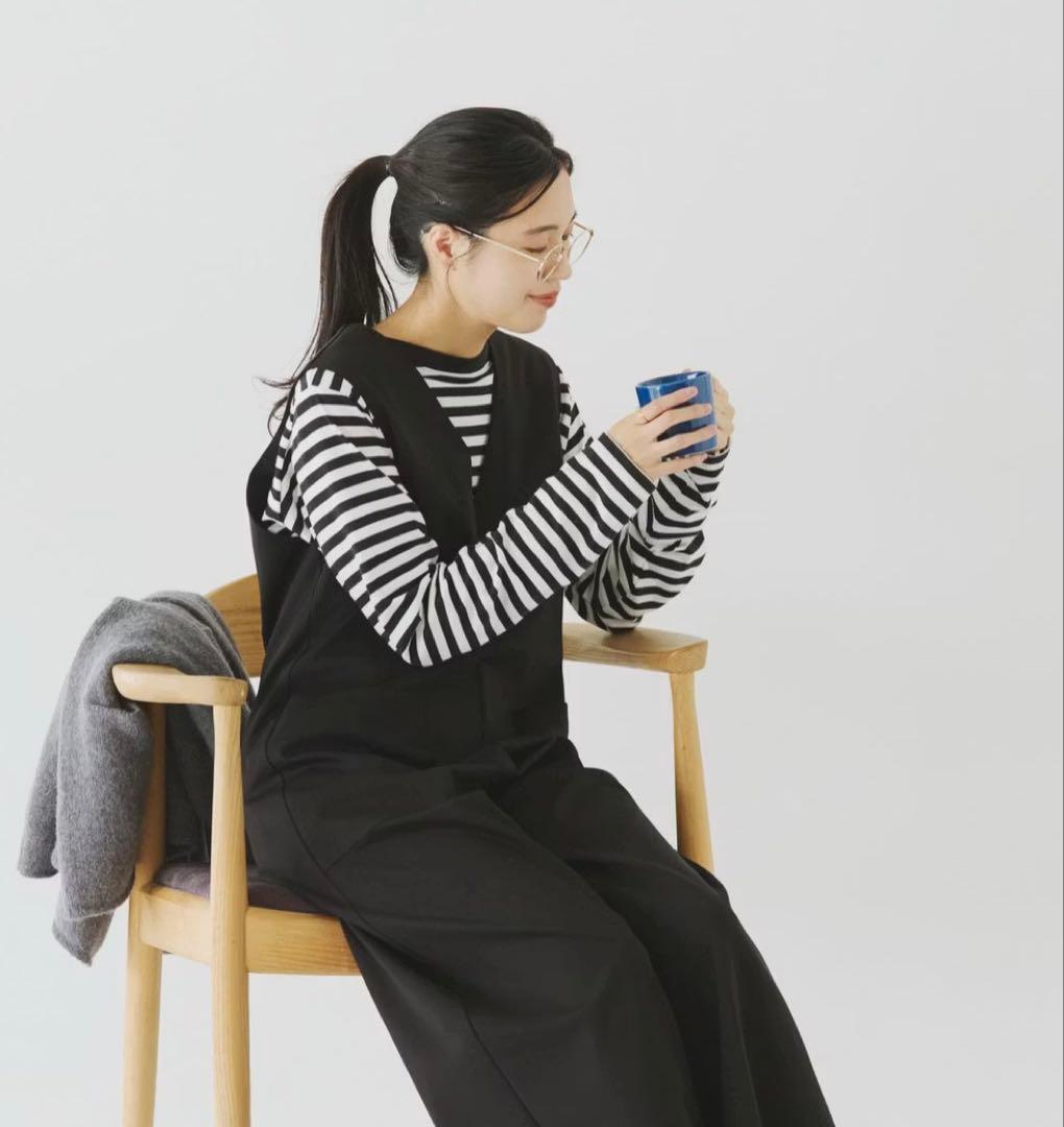 「気軽に着られて、きれい見え」ポンチ素材のオールインワン　黒　Sサイズ