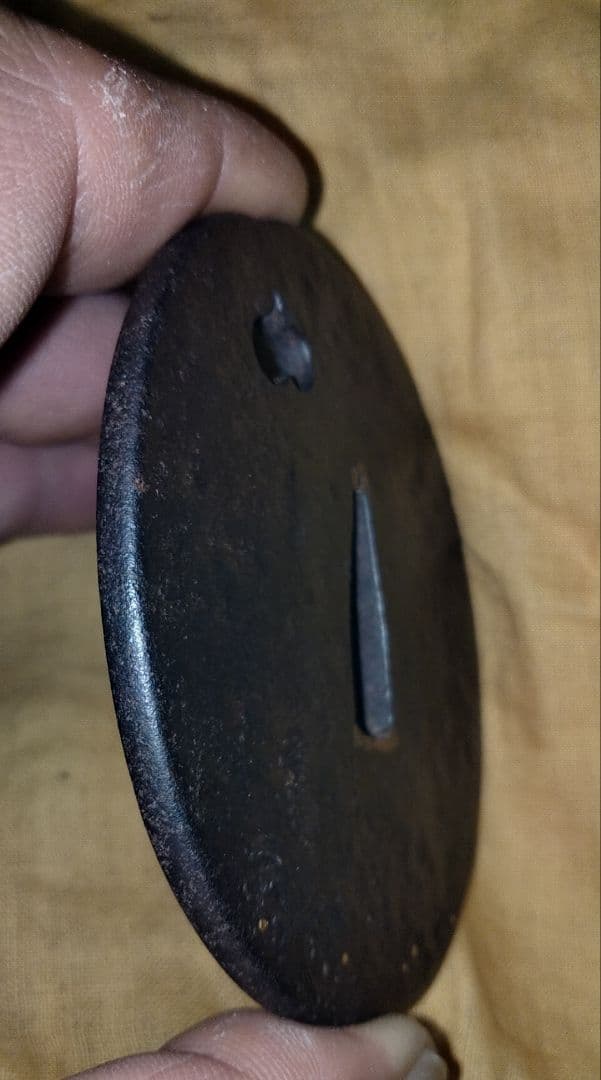 鉄地大鍔　鐔　(山城国伏見住金家　波濤に猪目図)　江戸時代　後代金家　無櫃　箱付