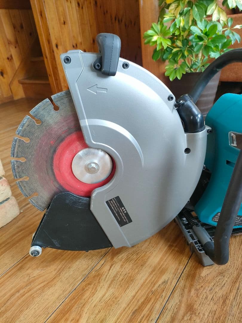 美品　マキタ　makita　コードレスパワーカッター CE002GZ