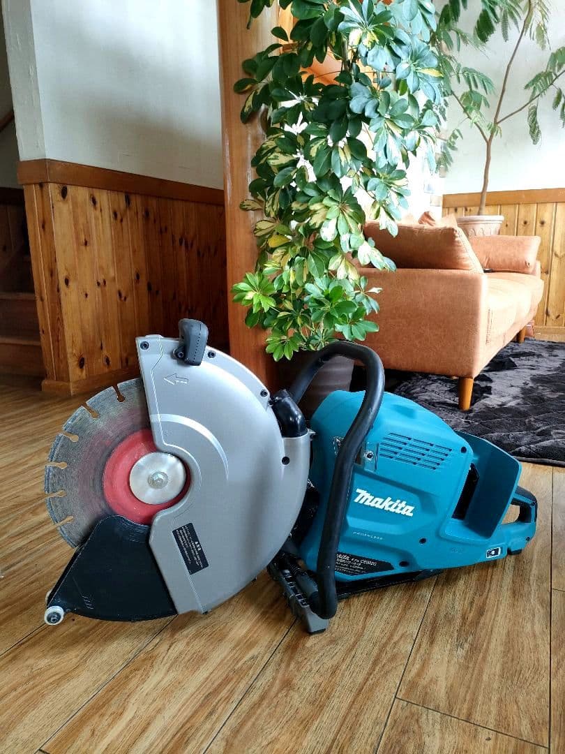 美品　マキタ　makita　コードレスパワーカッター CE002GZ