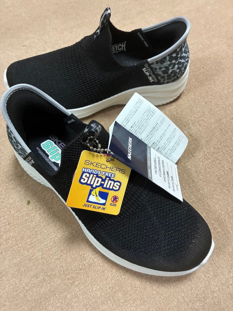 【くぅ】SKECHERS Slip-Ins 23.5cm ブラック/グレー
