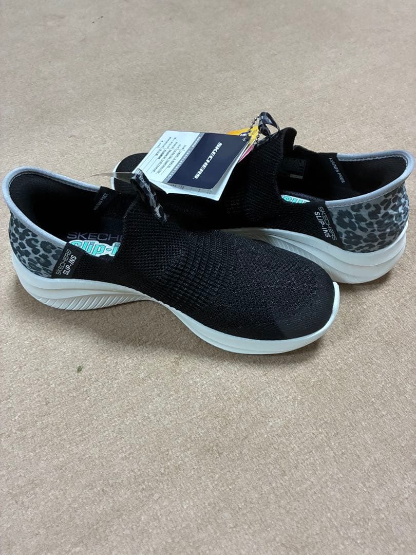 【くぅ】SKECHERS Slip-Ins 23.5cm ブラック/グレー