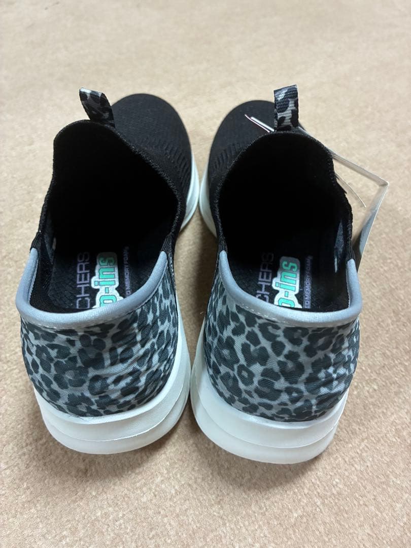 【くぅ】SKECHERS Slip-Ins 23.5cm ブラック/グレー