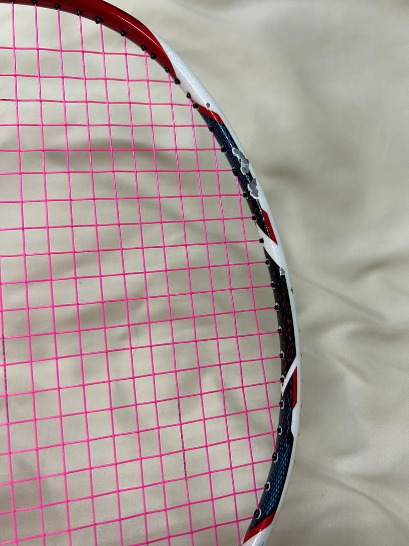 バドミントンラケット 赤　アークセイバー11