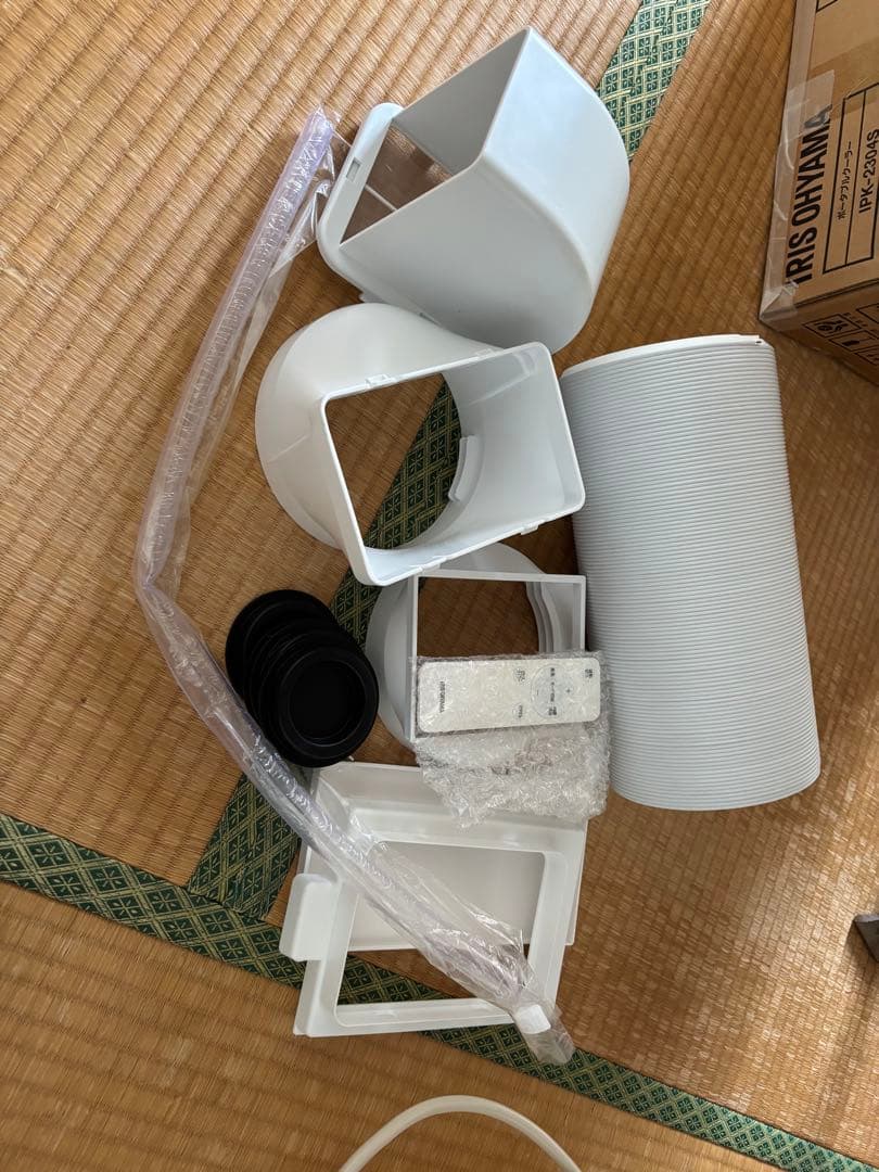 [美品】アイリスオーヤマ ポータブルクーラー　2024年製　IPK-2304S