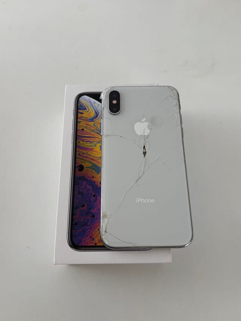 iPhone XS シルバー 画面割れあり
