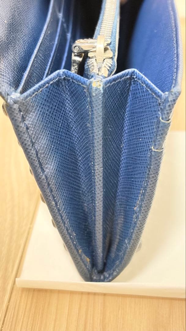 PRADA ネイビー スタッズ 長財布