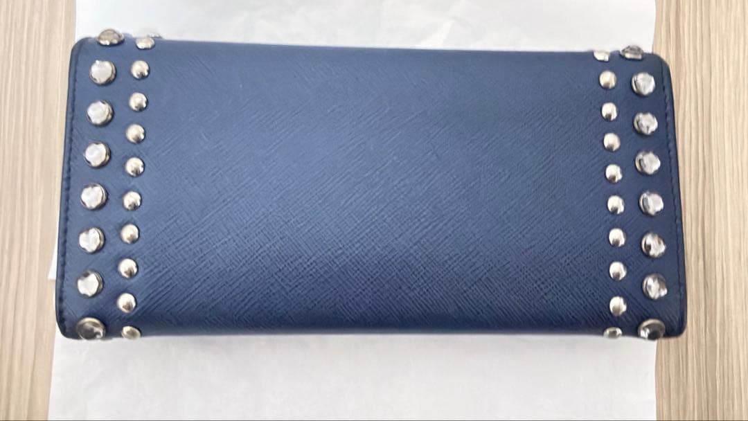 PRADA ネイビー スタッズ 長財布