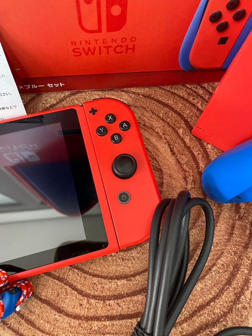 Nintendo Switch ニンテンドースイッチ本体　マリオレッド