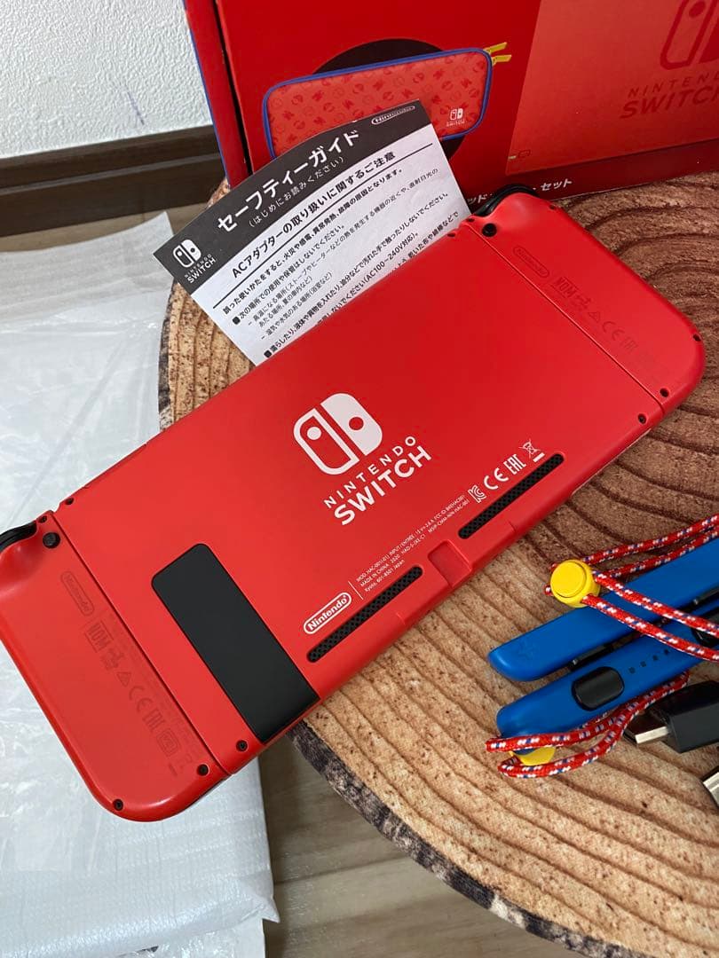 Nintendo Switch ニンテンドースイッチ本体　マリオレッド