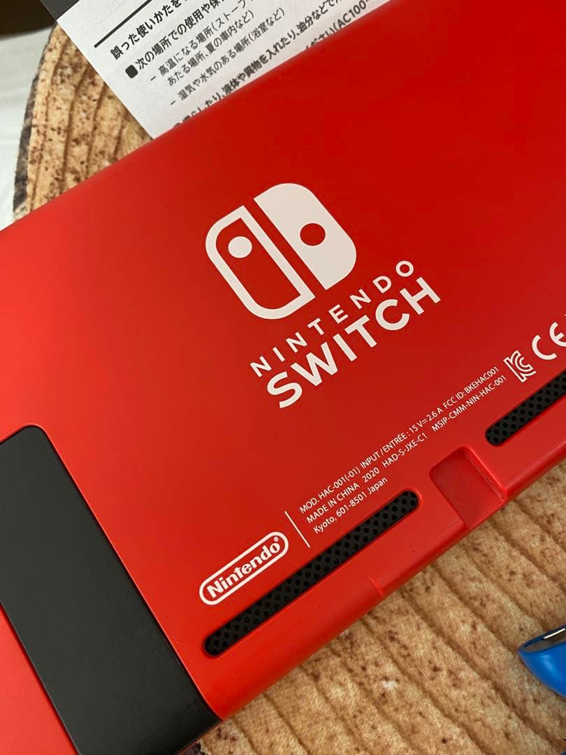 Nintendo Switch ニンテンドースイッチ本体　マリオレッド