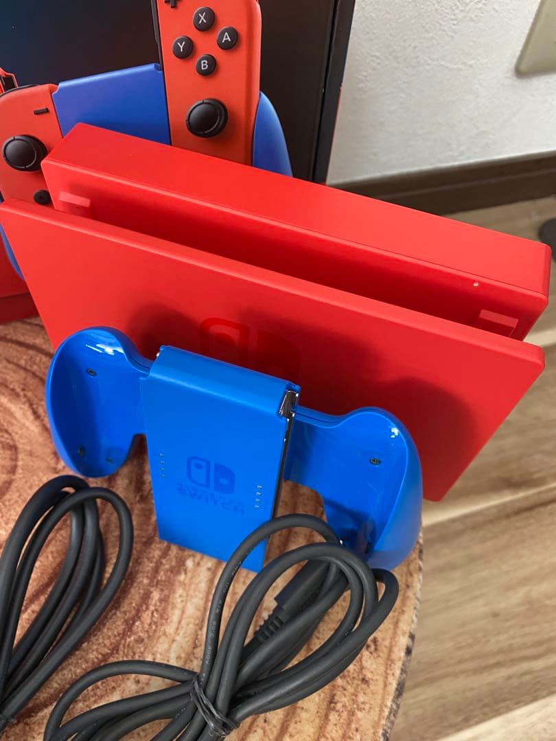 Nintendo Switch ニンテンドースイッチ本体　マリオレッド