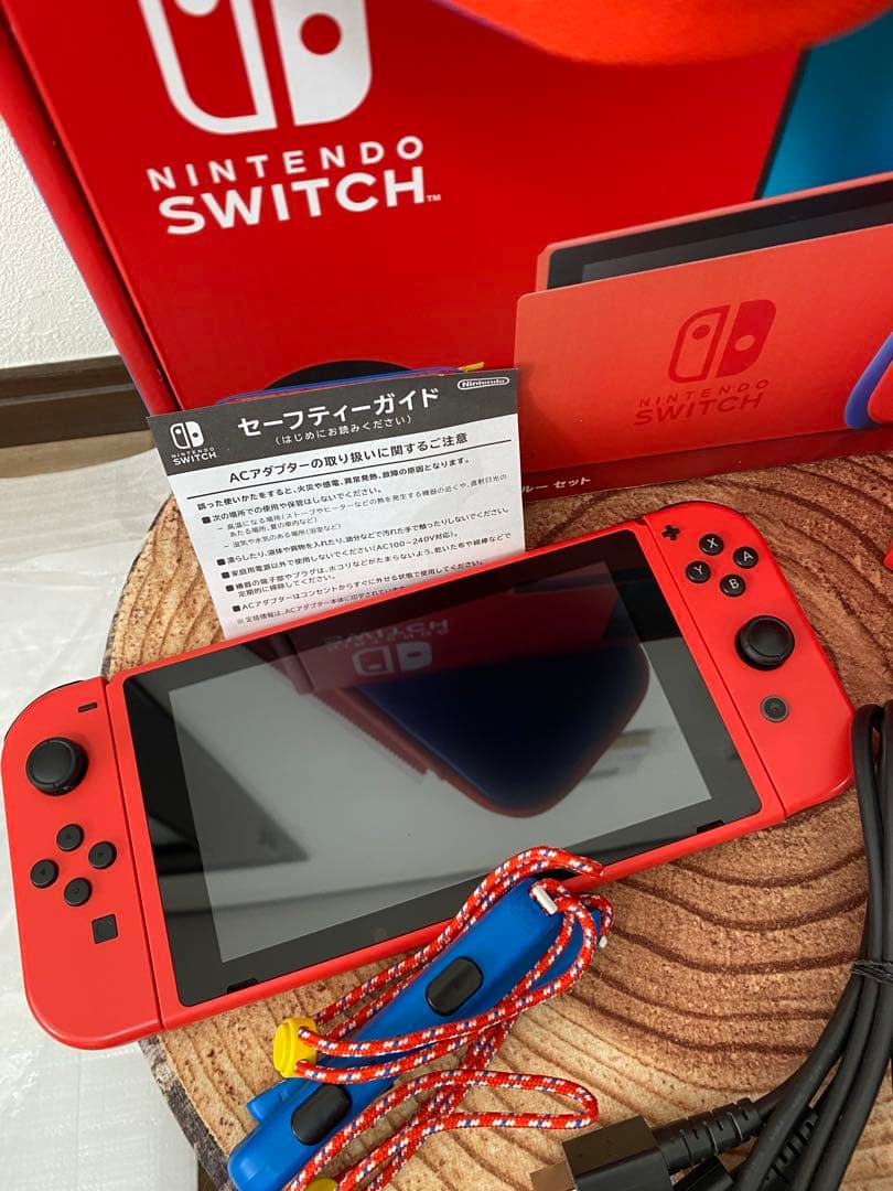 Nintendo Switch ニンテンドースイッチ本体　マリオレッド