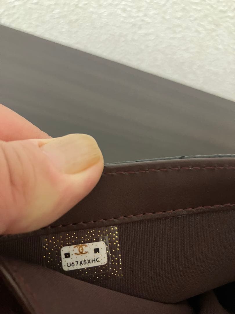 CHANEL二つ折り財布　本革　黒