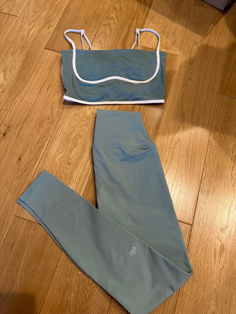 Alo Yoga ボタニカルグリーン ヨガウェアセット