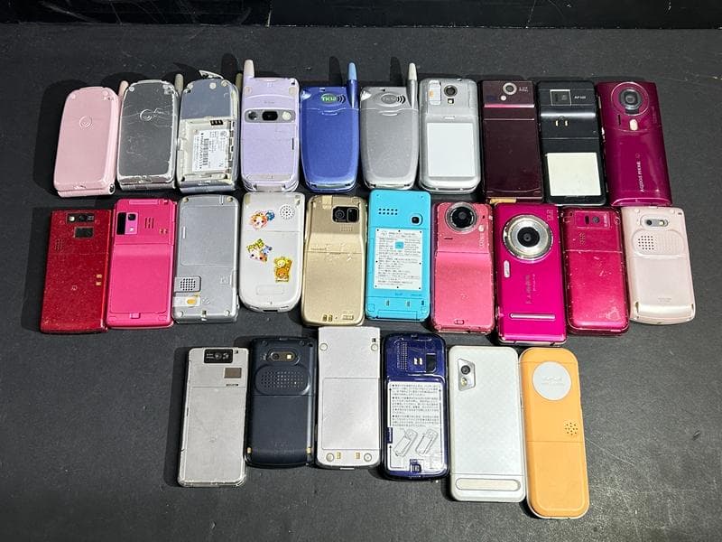 大量 携帯電話 ガラケー docomo/au 他 26台 ジャンク 部品取り