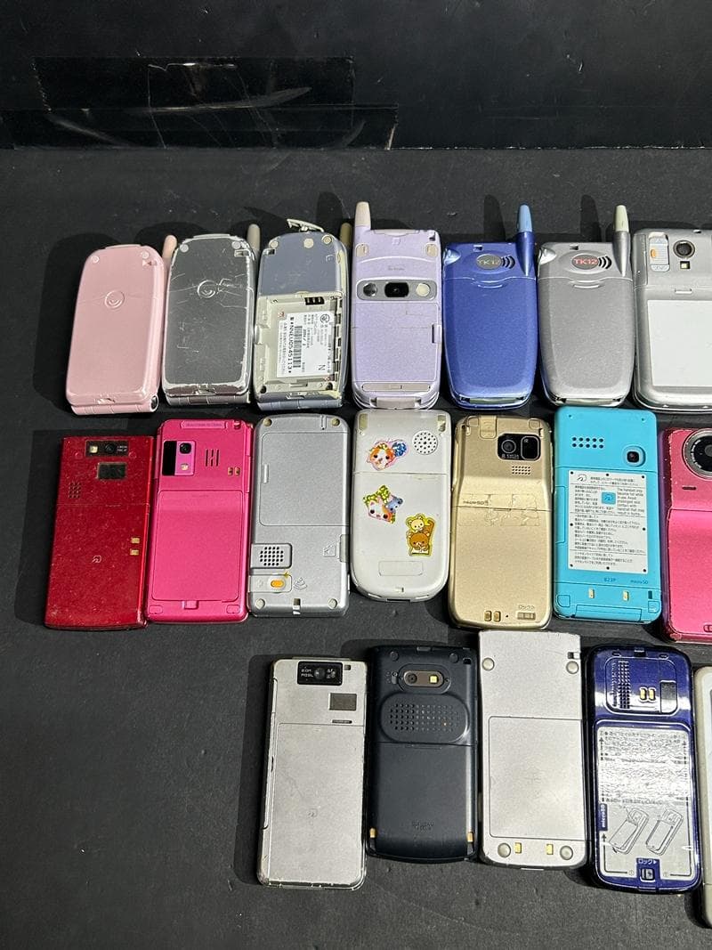 大量 携帯電話 ガラケー docomo/au 他 26台 ジャンク 部品取り