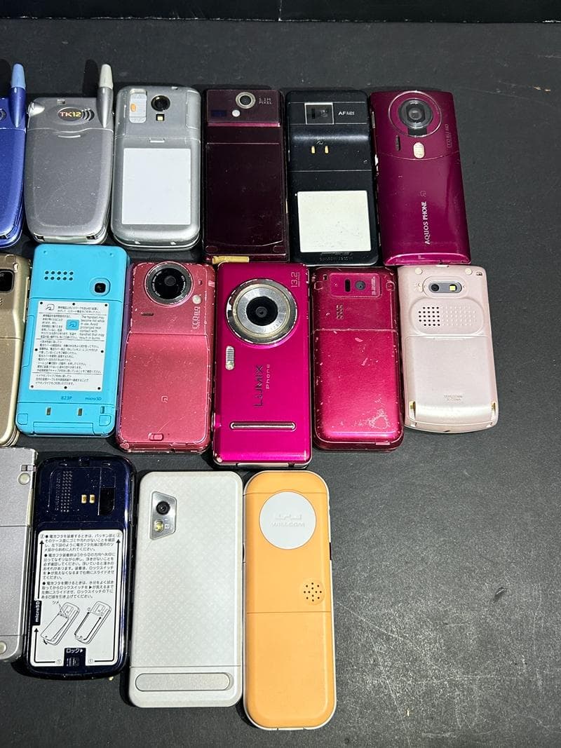 大量 携帯電話 ガラケー docomo/au 他 26台 ジャンク 部品取り