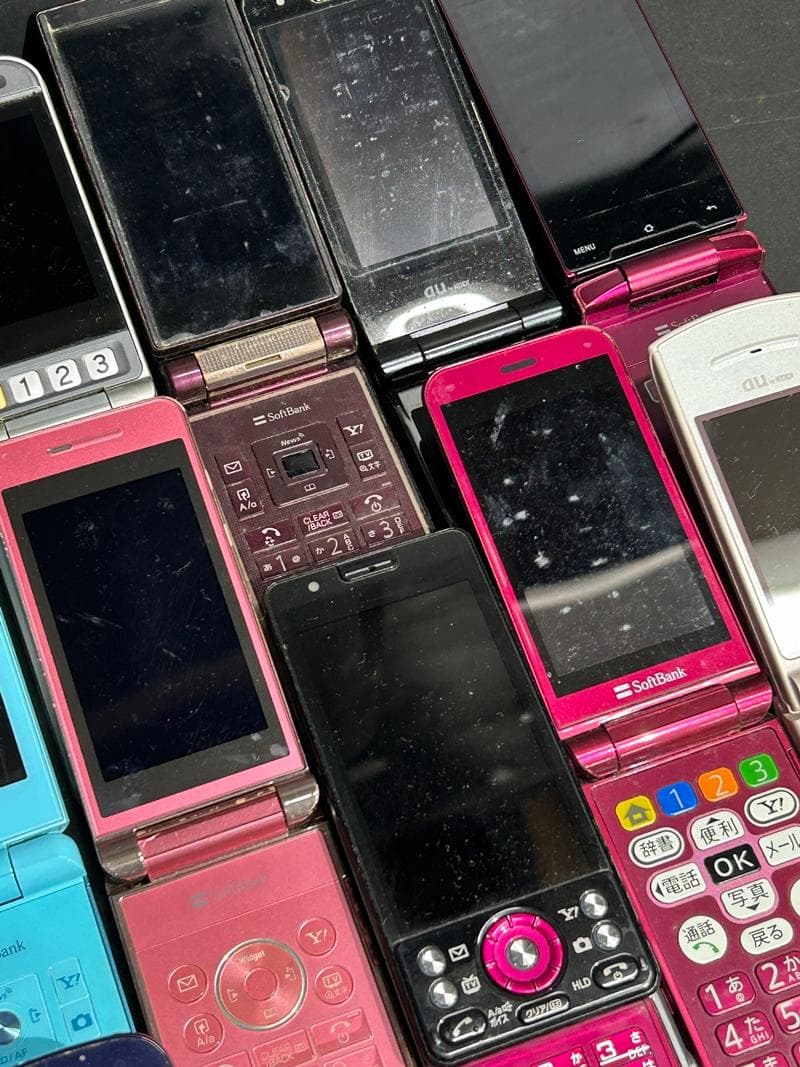 大量 携帯電話 ガラケー docomo/au 他 26台 ジャンク 部品取り