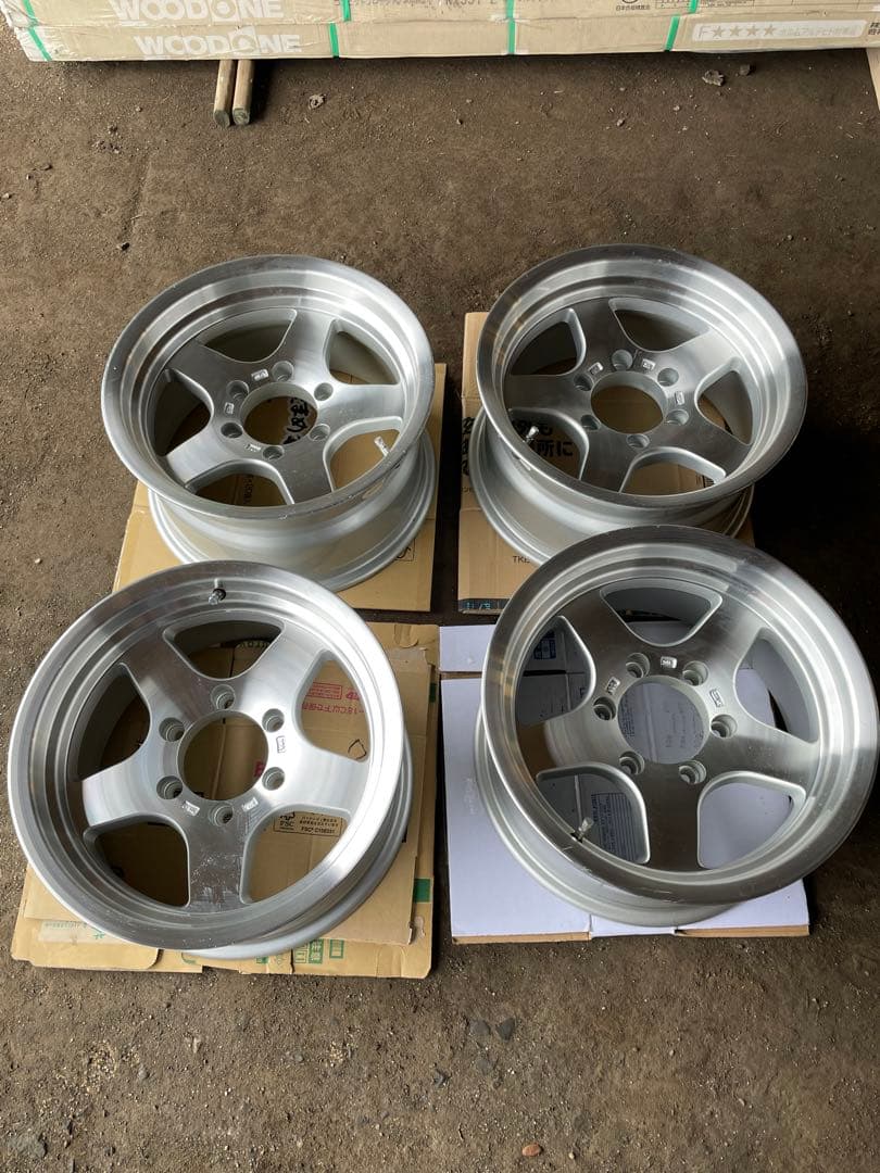 16インチ　6穴　ホイール　セット