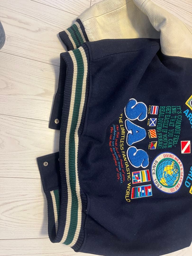 SAS 刺繍入りネイビー/ホワイトスタジャン