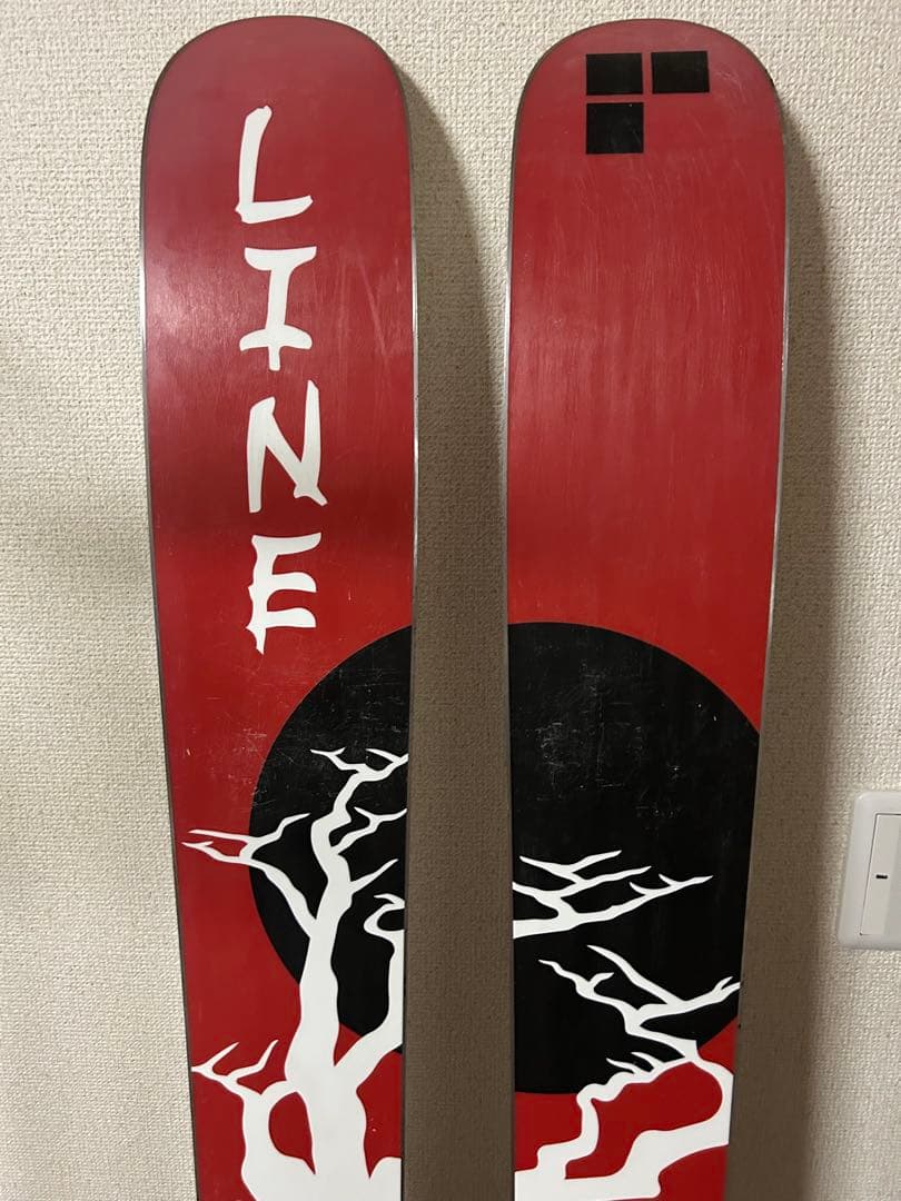 line スキー板 木の幹デザイン