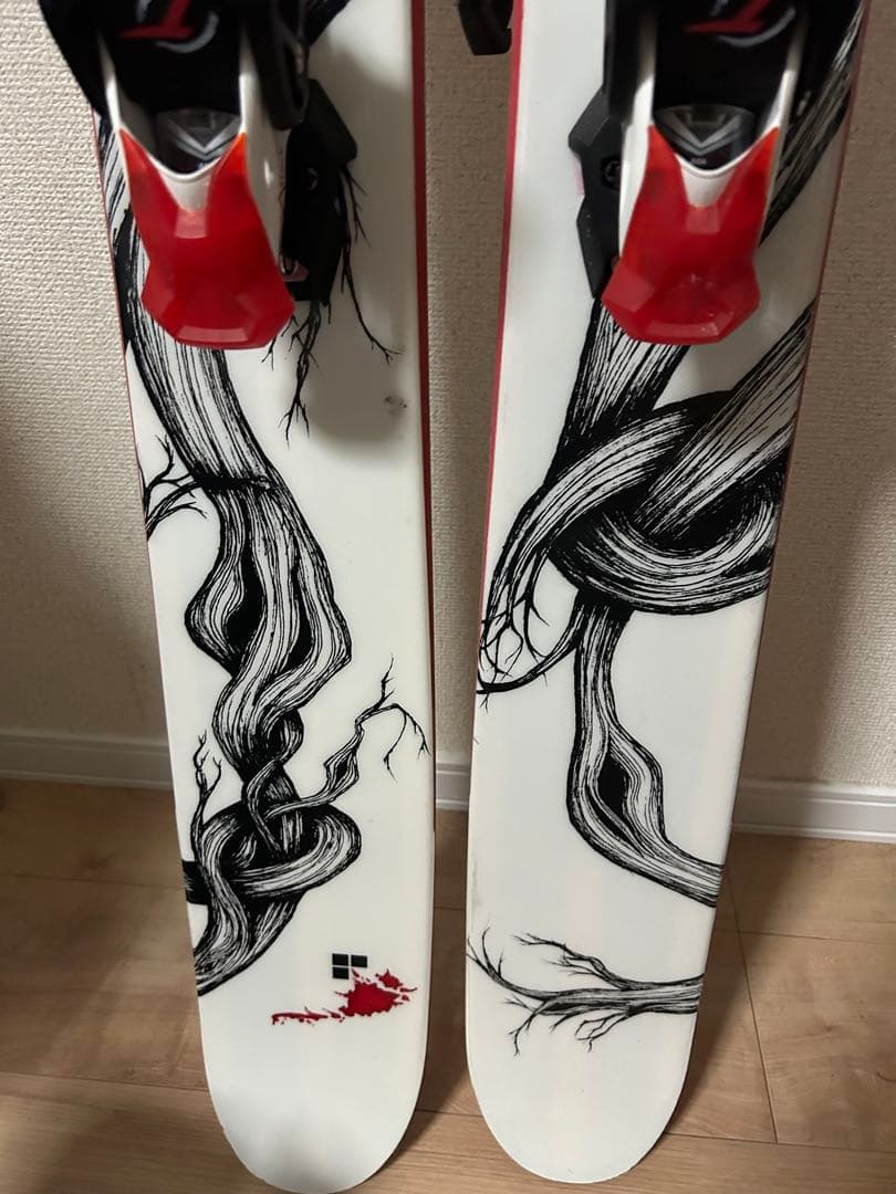 line スキー板 木の幹デザイン