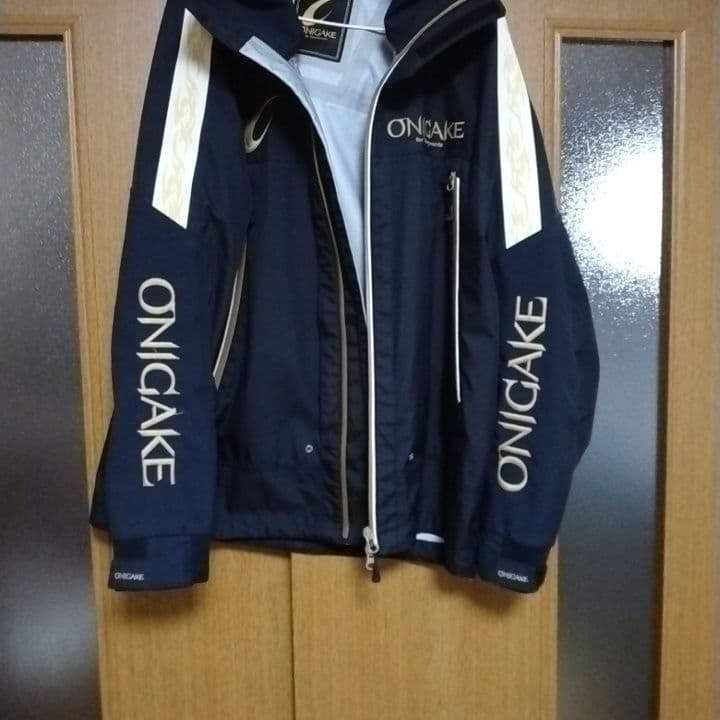 ONIGAKE フード付きレインスーツ 黒 パンツはサロペット付き　サイズＬ