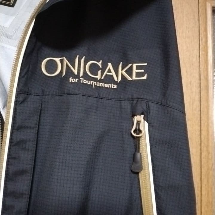 ONIGAKE フード付きレインスーツ 黒 パンツはサロペット付き　サイズＬ