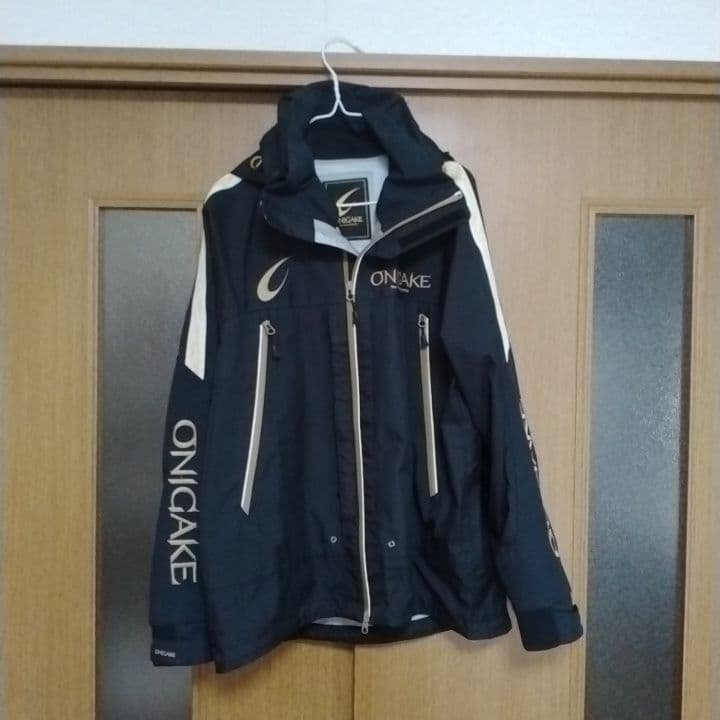 ONIGAKE フード付きレインスーツ 黒 パンツはサロペット付き　サイズＬ