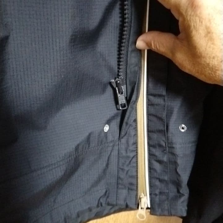 ONIGAKE フード付きレインスーツ 黒 パンツはサロペット付き　サイズＬ