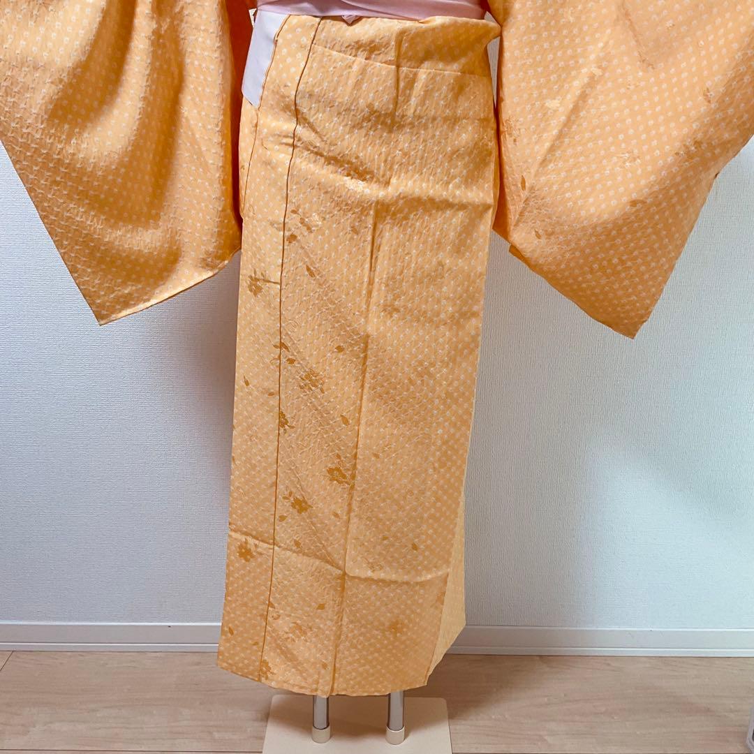 長襦袢　絞り　オレンジ系　薄いオレンジ　桜　花びら　正絹　身幅広め