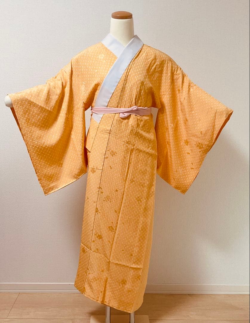 長襦袢　絞り　オレンジ系　薄いオレンジ　桜　花びら　正絹　身幅広め