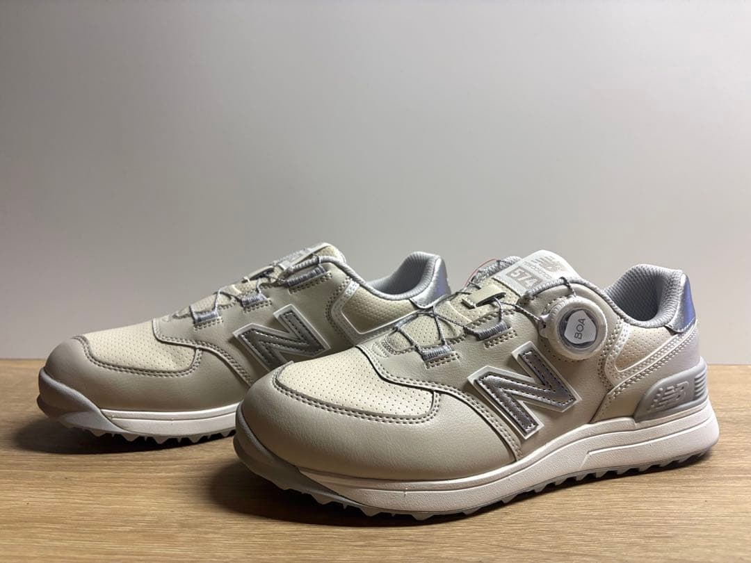 未使用 24cm 2E ニューバランスゴルフシューズ WG574BB4 ベージュ