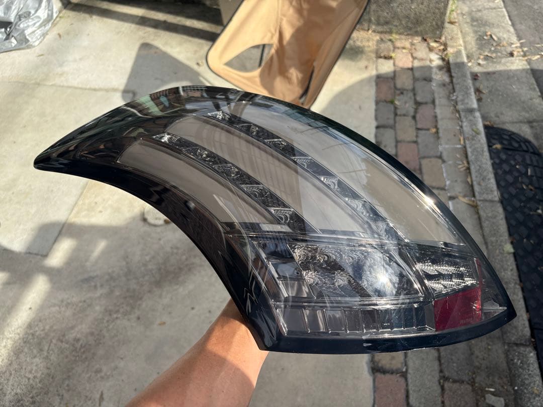 スモークLEDテールライト（スイフト 助手席側のみ）