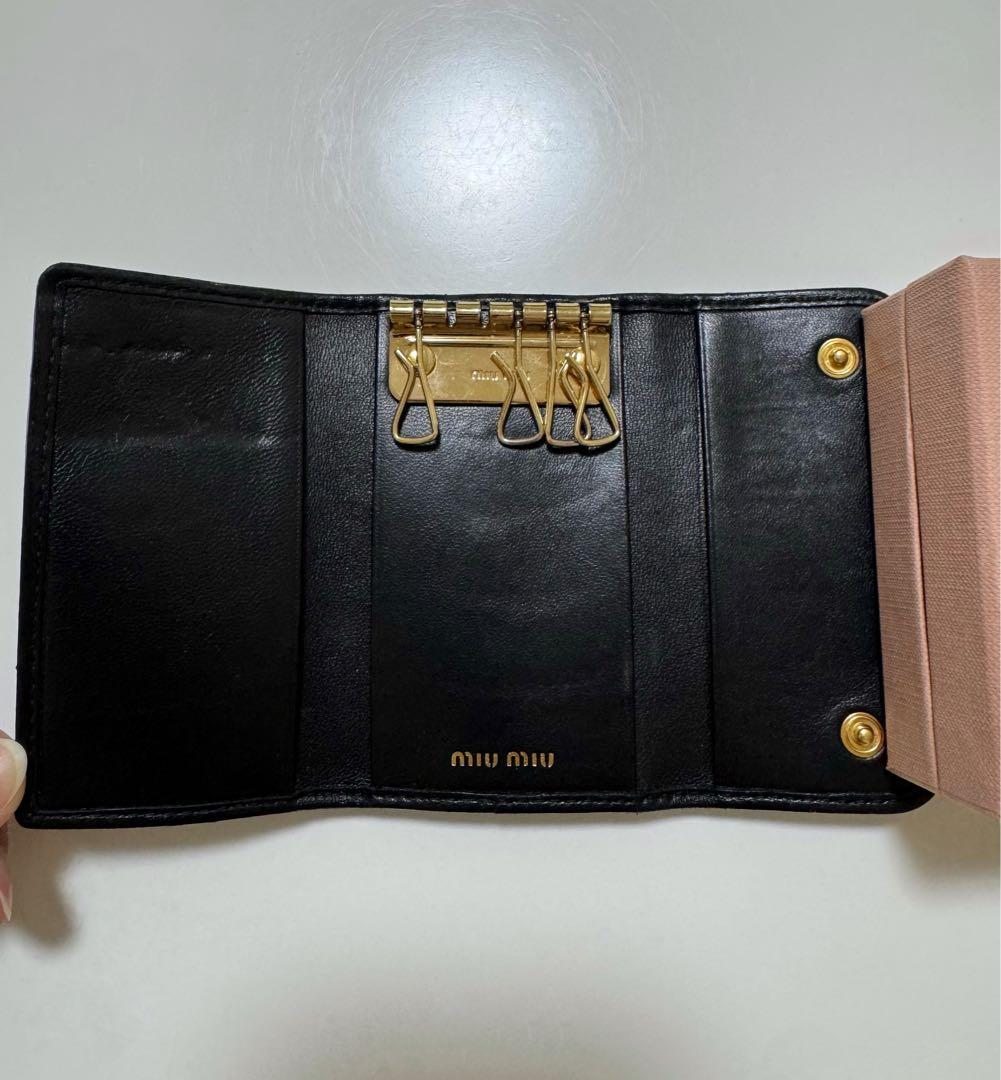 miu miu ミュウミュウ　キーケース　黒