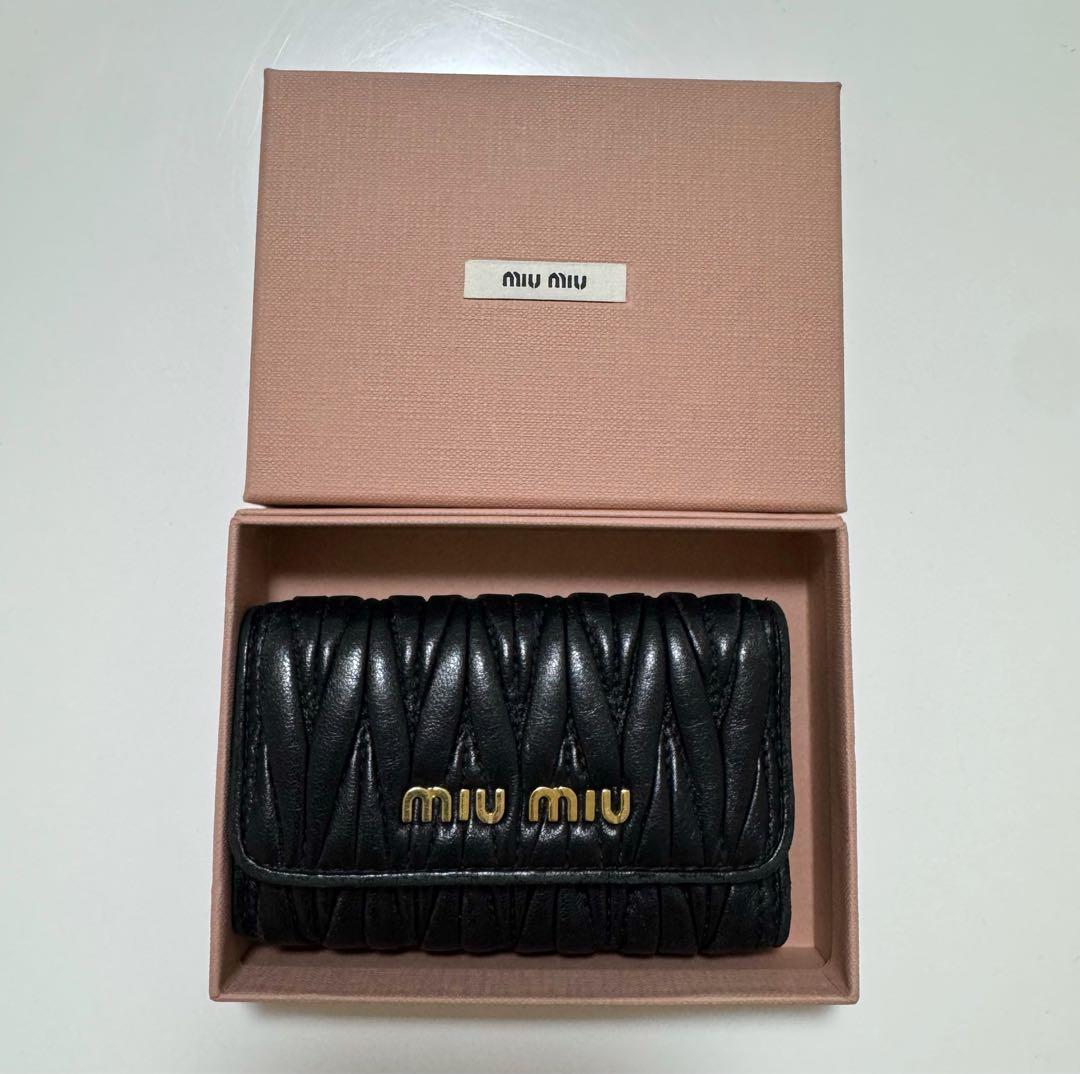 miu miu ミュウミュウ　キーケース　黒