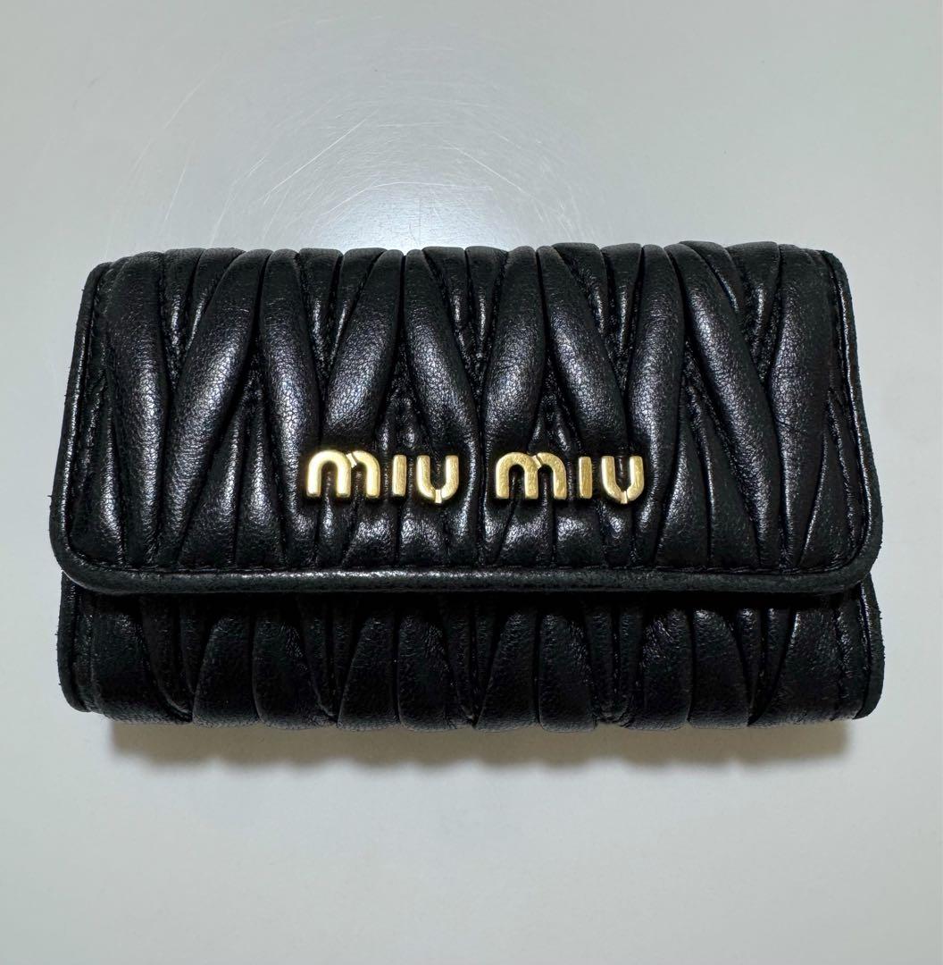 miu miu ミュウミュウ　キーケース　黒